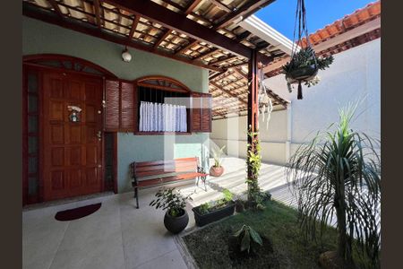 Casa à venda com 180m², 3 quartos e 2 vagasFachada 
