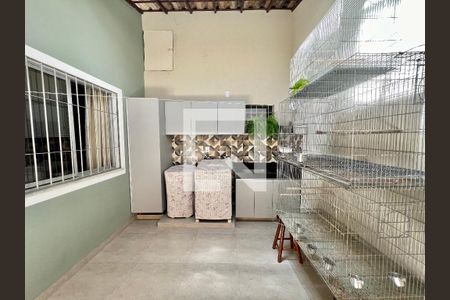 Casa à venda com 180m², 3 quartos e 2 vagasÁrea externa 