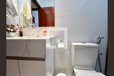 Casa à venda com 180m², 3 quartos e 2 vagasBanheiro 1