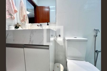 Casa à venda com 180m², 3 quartos e 2 vagasBanheiro 2