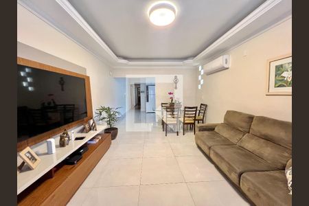 Sala de casa à venda com 3 quartos, 180m² em Alvorada, Contagem