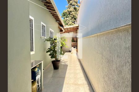 Casa à venda com 180m², 3 quartos e 2 vagasÁrea externa 