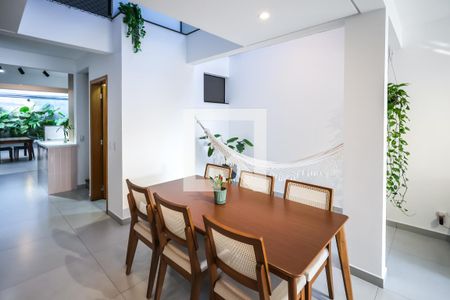 Sala de casa à venda com 3 quartos, 189m² em Vila Moinho Velho, São Paulo