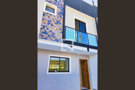 Casa à venda com 76m², 2 quartos e 1 vaga Casa à venda com 76m², 2 quartos e 1 vagaFachada