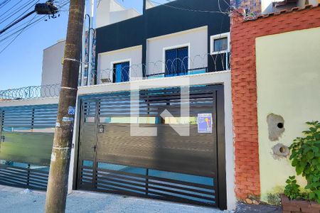 Casa à venda com 76m², 2 quartos e 1 vaga Casa à venda com 76m², 2 quartos e 1 vagaFachada