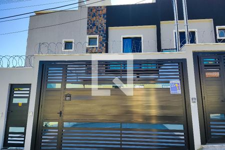 Casa à venda com 76m², 2 quartos e 1 vaga Casa à venda com 76m², 2 quartos e 1 vagaFachada