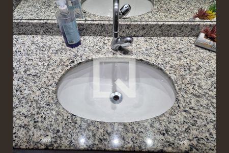 Apartamento à venda com 178m², 4 quartos e 2 vagasQuarto 2 Banheiro