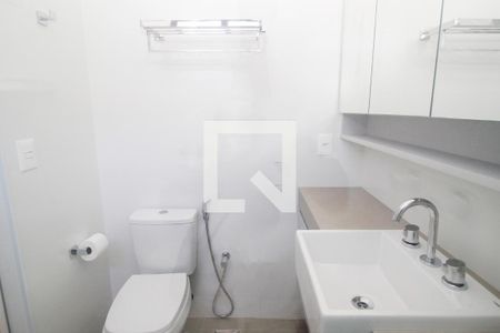 Banheiro de apartamento para alugar com 1 quarto, 40m² em Santo Agostinho, Belo Horizonte