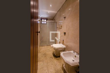 Casa à venda com 400m², 4 quartos e 4 vagasBanheiro social 