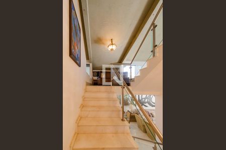 Casa à venda com 400m², 4 quartos e 4 vagasEscada