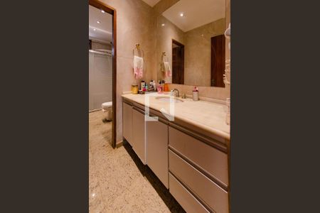 Casa à venda com 400m², 4 quartos e 4 vagasBanheiro social 