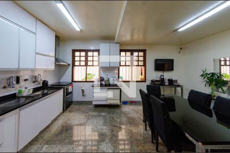 Casa à venda com 400m², 4 quartos e 4 vagasCozinha