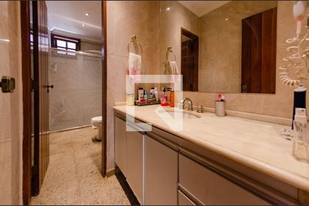 Casa à venda com 400m², 4 quartos e 4 vagasBanheiro social 