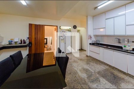 Casa à venda com 400m², 4 quartos e 4 vagasCozinha