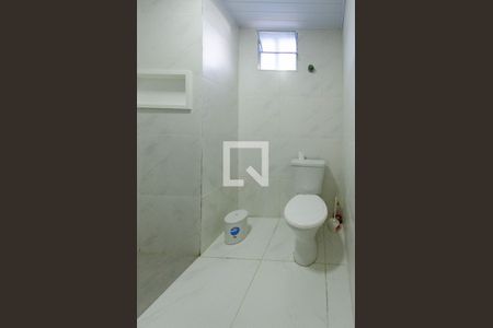 Banheiro de kitnet/studio para alugar com 1 quarto, 26m² em Aparecida Sétima Seção, Belo Horizonte