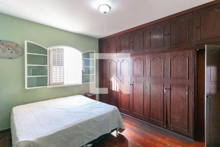 Casa à venda com 360m², 3 quartos e 2 vagasQuarto