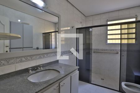 Casa à venda com 320m², 2 quartos e 2 vagasBanheiro 1