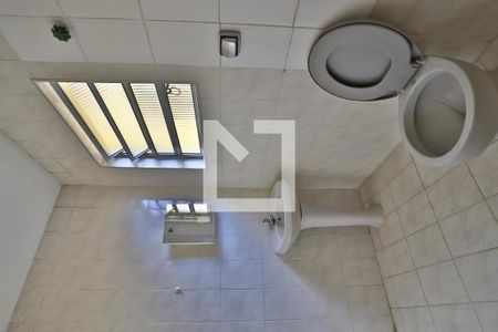 Casa à venda com 320m², 2 quartos e 2 vagasBanheiro 2