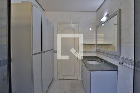 Casa à venda com 320m², 2 quartos e 2 vagasBanheiro 1