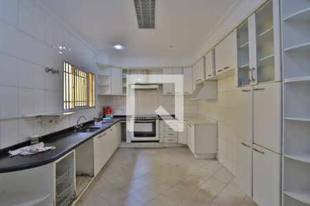 Casa à venda com 320m², 2 quartos e 2 vagasCozinha