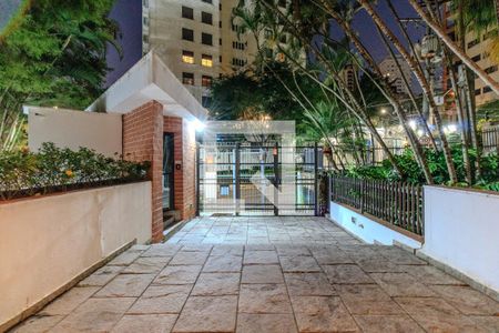 Apartamento à venda com 251m², 3 quartos e 3 vagas Apartamento à venda com 251m², 3 quartos e 3 vagasFachada