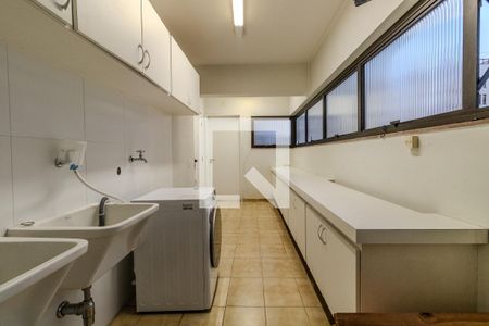 Apartamento à venda com 251m², 3 quartos e 3 vagas Apartamento à venda com 251m², 3 quartos e 3 vagasÁrea de Serviço