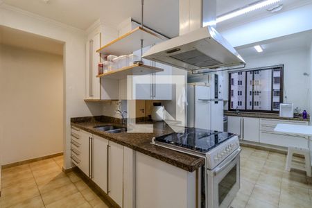 Apartamento à venda com 251m², 3 quartos e 3 vagas Apartamento à venda com 251m², 3 quartos e 3 vagasCozinha