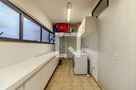 Apartamento à venda com 251m², 3 quartos e 3 vagas Apartamento à venda com 251m², 3 quartos e 3 vagasÁrea de Serviço
