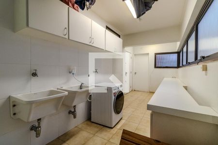 Apartamento à venda com 251m², 3 quartos e 3 vagas Apartamento à venda com 251m², 3 quartos e 3 vagasÁrea de Serviço