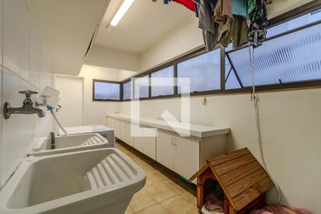 Apartamento à venda com 251m², 3 quartos e 3 vagas Apartamento à venda com 251m², 3 quartos e 3 vagasÁrea de Serviço