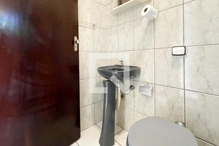 Casa à venda com 215m², 4 quartos e 3 vagasBanheiro de Serviço