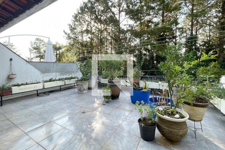 Casa à venda com 215m², 4 quartos e 3 vagasSacada - Suíte 2