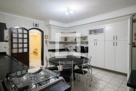 Casa à venda com 215m², 4 quartos e 3 vagasCozinha 