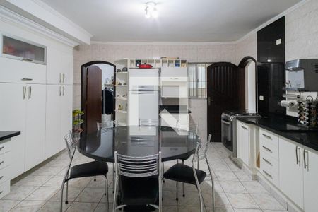 Casa à venda com 215m², 4 quartos e 3 vagasCozinha 