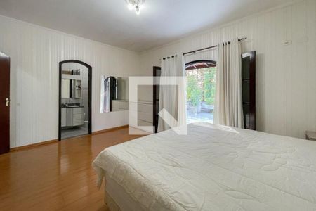 Casa à venda com 215m², 4 quartos e 3 vagasSuíte 2