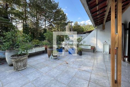 Casa à venda com 215m², 4 quartos e 3 vagasSacada - Suíte 2