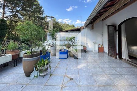 Casa à venda com 215m², 4 quartos e 3 vagasSacada - Suíte 2