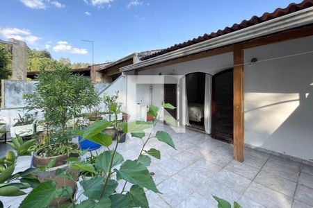 Casa à venda com 215m², 4 quartos e 3 vagasSacada - Suíte 2