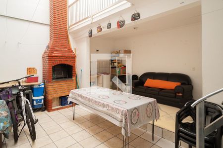 Casa à venda com 215m², 4 quartos e 3 vagasÁrea - Churrasqueira
