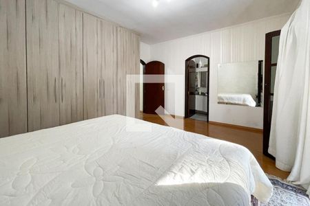 Casa à venda com 215m², 4 quartos e 3 vagasSuíte 2