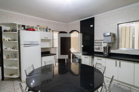Casa à venda com 215m², 4 quartos e 3 vagasCozinha 
