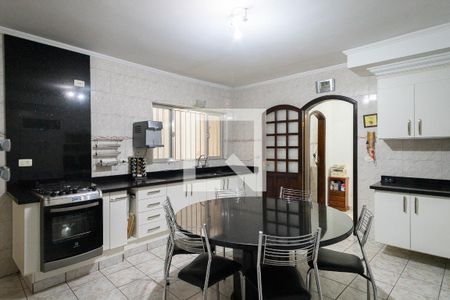 Casa à venda com 215m², 4 quartos e 3 vagasCozinha 