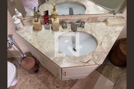 Apartamento à venda com 114m², 3 quartos e 3 vagasBanheiro da Suíte 1