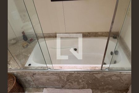 Apartamento à venda com 114m², 3 quartos e 3 vagasBanheiro da Suíte 1