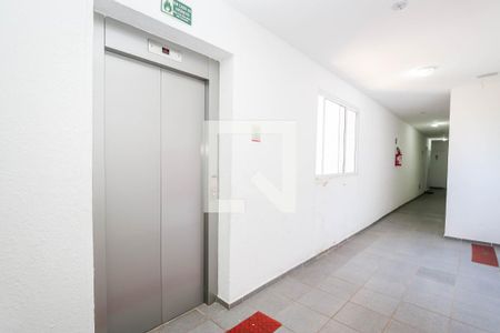 Apartamento à venda com 41m², 2 quartos e sem vaga Apartamento à venda com 41m², 2 quartos e sem vagaHall Social