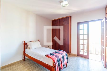 Casa à venda com 210m², 3 quartos e 2 vagasSuíte