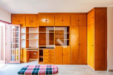 Casa à venda com 210m², 3 quartos e 2 vagasSuíte