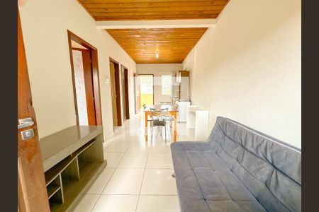 Sala de TV de apartamento para alugar com 2 quartos, 52m² em São João do Rio Vermelho, Florianópolis