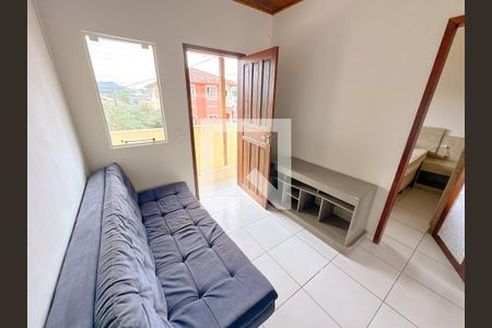Sala de TV de apartamento para alugar com 2 quartos, 52m² em São João do Rio Vermelho, Florianópolis