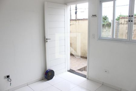 Sala de casa para alugar com 2 quartos, 67m² em Parque São Vicente, São Vicente